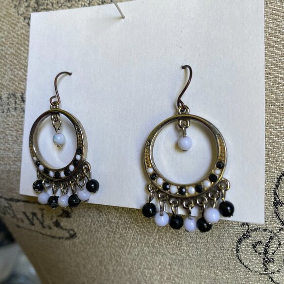 Vintage silver tone hoop dangle drop earrings with black and white beads - Picture 2 of 4